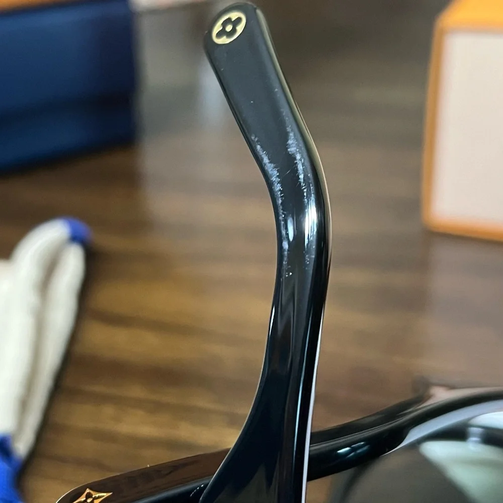 Louis Vuitton Flower Edge Round Sunlglasses - Picture 12 of 14